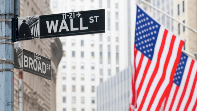 Wall Street Kembali Bangkit: S&amp;P 500 dan Nasdaq Sukses Menguat, Dow Terus Koreksi