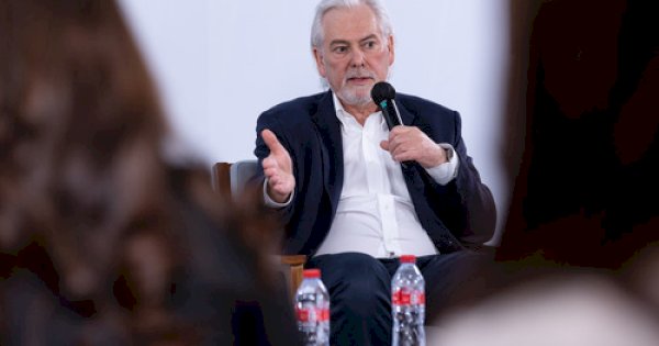 Komitmen CEO PMI Jacek Olczak untuk Investasi Jangka Panjang di Indonesia