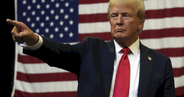 Tak Sejalan dengan Powell, Trump Desak The Fed Turunkan Suku Bunga AS
