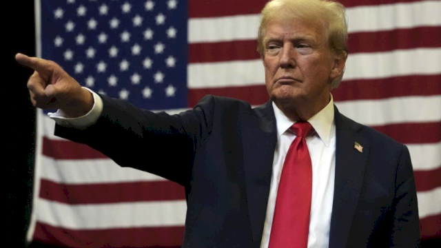 Tak Sejalan dengan Powell, Trump Desak The Fed Turunkan Suku Bunga AS
