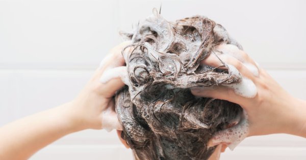 Surfaktan yang Tidak Membuat Kulit Kepala Kering: Jenis dan Manfaatnya
