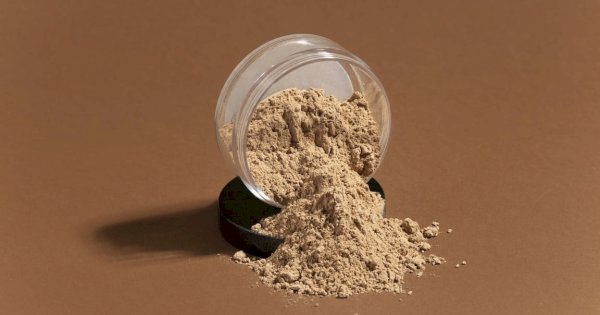 Pasar Bedak Padat &amp; Foundation: Wardah dan Maybelline Bersaing di Puncak Penjualan