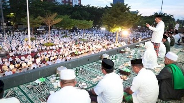Ribuan RT/RW Makassar Padati Anjungan City Mengikuti Makassar Salat Subuh Berjemaah, dan Doa Bersama, Foto: Dok Humas.