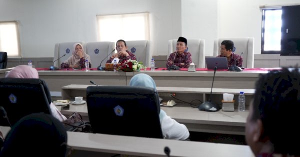 Rektor Unismuh Makassar Lepas Dosen dan Karyawan Berangkat Haji 2025