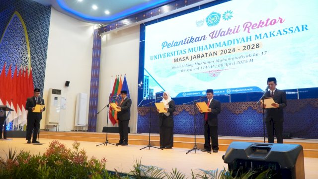 Prosesi pelantikan empat Wakil Rektor Unismuh. (Foto: Humas Unismuh)
