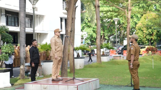 Wali Kota Makassar, Munafri Arifuddin memimpin apel pagi di Pemkot Makassar yang bertepatan dengan Hari Kartini, 21 April 2025. Foto: dok