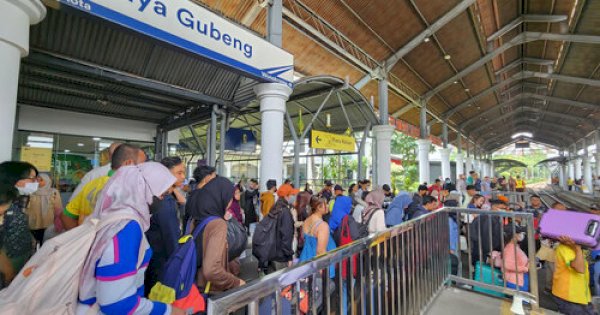 Antusias Masyarakat Meningkat, Ratusan Ribu Pelanggan Gunakan Kereta Api Selama Libur Panjang Paskah di Wilayah Daop 8 Surabaya