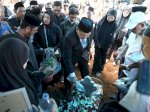 Appi Tak Kuasa Menahan Kesedihan Melepas Jenazah Almarhum Ruslan Mahmud