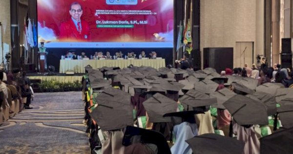 Lulus dan Siap Kerja! Ratusan Mahasiswa UCM Resmi Sandang Gelar Sarjana
