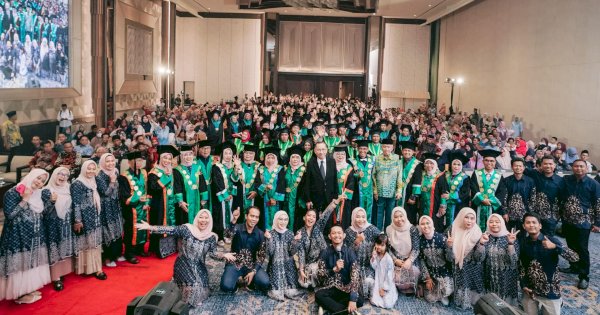 Gelar Wisuda dan Dies Natalis, Universitas Cokroaminoto Tuai Banyak Pujian