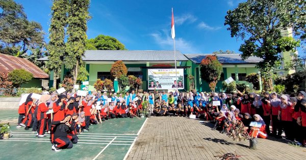 Hari Bumi 2025, MAN 1 Bulukumba Tanam 10 Pohon Matoa