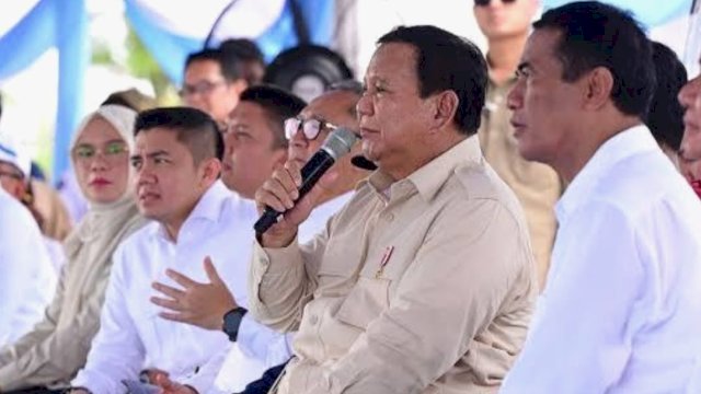 Mentan Amran Sulaiman tampak mendampingi presiden Prabowo, Rabu (23/4). Dok. Ist