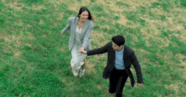 Luna Maya Umumkan Lamarannya dengan Maxime Bouttier