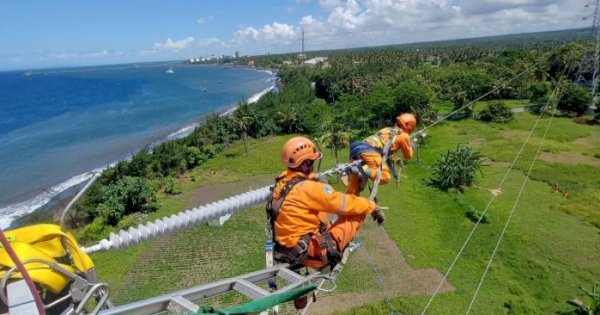 PLN Dinobatkan Perusahaan Energi Terbaik untuk Pengembangan Karier di Indonesia