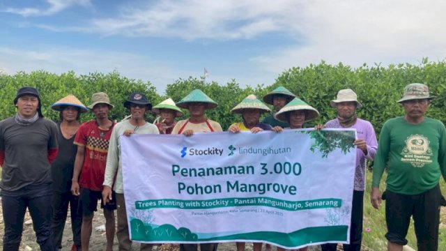 Cegah Abrasi, Stockity Tanam 3.000 Mangrove di Pesisir Semarang