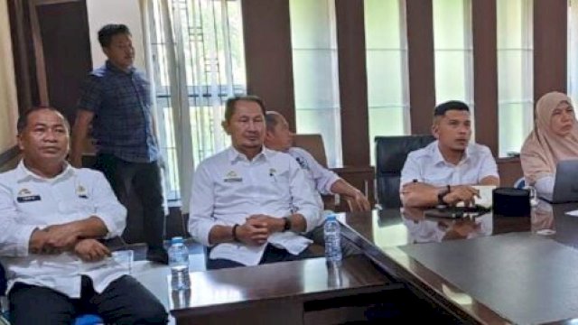 Wakil Bupati Jeneponto H. Islam Iskandar bersama jajaran OPD ikuti Rakor virtual penurunan stunting tingkat Provinsi Sulsel, Rabu (9/4/2025). ||handover _humaskominfojeneponto