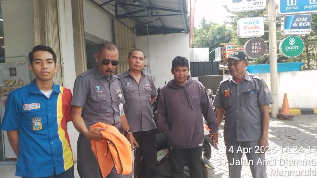 Penarikan ID card dan rompi jukir yang langgar aturan. Foto: dok