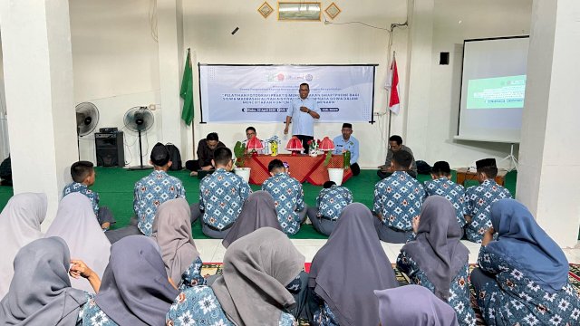 Prodi Ilmu Komunikasi Unismuh Gelar PkM Risetmu Pelatihan Fotografi Smartphone di MA Aisyiyah Gowa