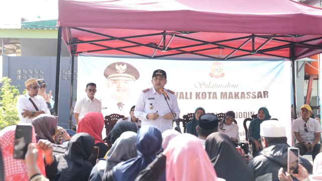Wali Kota Makassar Munafri Arifuddin silaturahmi dengan masyarakat pesisir pulau Makassar. Foto: HN/Sinta