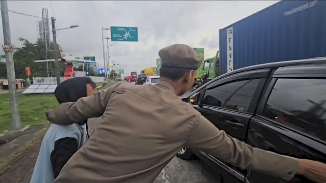 Razia PMKS yang dilakukan Satpol PP Makassar. Foto: dok