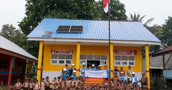 PLN Berhasil Pasang 9 PLTS di Pulau Satanga Takalar: Kini Warga tak lagi Pakai Genset!