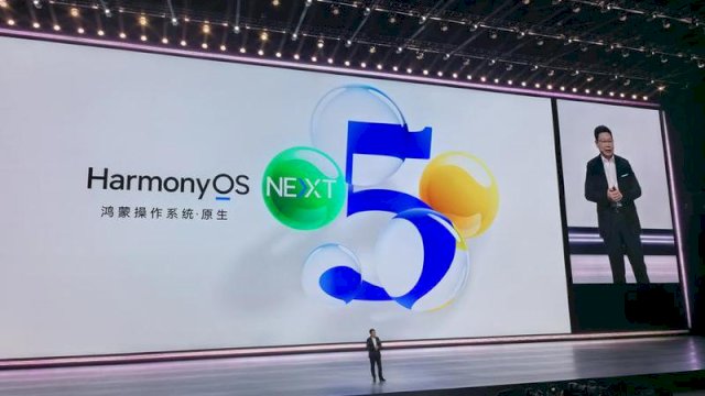 Direktur Eksekutif Huawei Yu Chengdong berbicara dalam acara peluncuran HarmonyOS NEXT di Shenzhen, Provinsi Guangdong, China selatan, pada 22 Oktober 2024. (Xinhua/Bai Yu) 