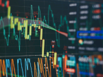 Kekacauan di Pasar Saham: Dow Jatuh 300 Poin, S&amp;P 500 Terancam Bear Market karena Tarif Trump!