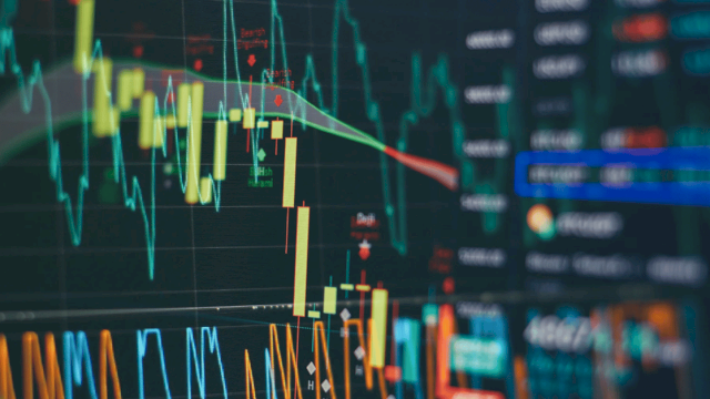 Kekacauan di Pasar Saham: Dow Jatuh 300 Poin, S&amp;P 500 Terancam Bear Market karena Tarif Trump!