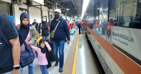 KAI Catat Layani 4,32 Juta Pelanggan KA JJ dan Lokal Selama Angkutan Lebaran 2025