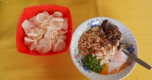 Mengapa Bubur Ayam Jakarta 46 Menjadi Favorit Warga Surabaya?
