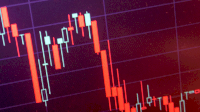 Tarif Trump Guncang Market, Harga Bitcoin Terjun Bebas ke Angka $77K!