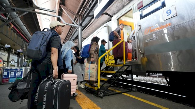 Semarang Juga Sibuk Mudik, Stasiun Tawang dan Poncol Dipadati Pemudik Kereta Api