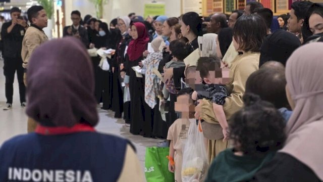 Sebanyak 152 WNI dideportasi dari Makkah, Arab Saudi, telah tiba di Tanah Air, Kamis (1/5/2025). Foto: Dok. Kemlu RI