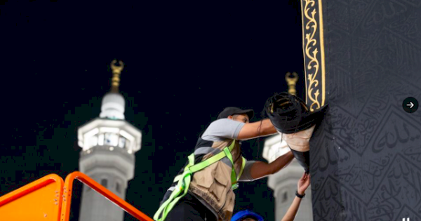 Rabu Malam, Ka’bah Dililit Kain Putih: Tanda Apa?
