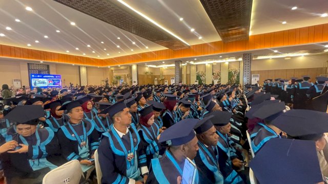 Rektor Unibos Ingatkan 593 Wisudawan Jadi Pemimpin Inspiratif dan Solutif