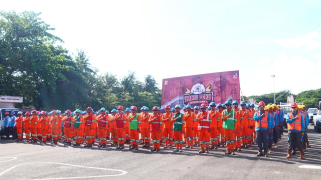 Personel PDKB tengah mengikuti apel pembukaan Bakti PDKB Semester I 2025, di Kabupaten Bantaeng (19/5). (Foto: PLN)