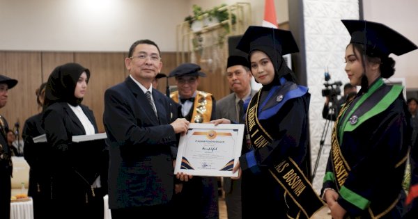 Musdalifah, Perempuan Tangguh yang Mengukir Prestasi Gemilang di Universitas Bosowa