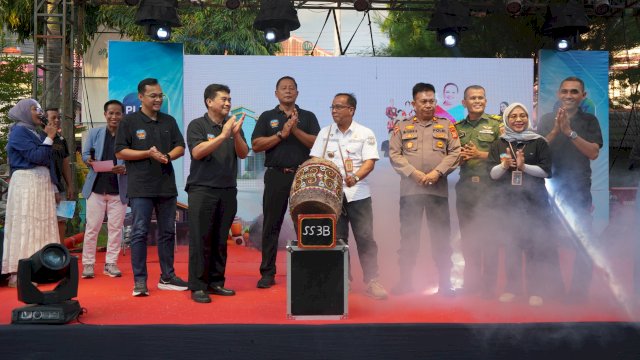 Seremonial pembukaan Elec Food Fest 2025 bersama para stakeholder PT PLN (Persero) (7/5). (Foto: PLN)