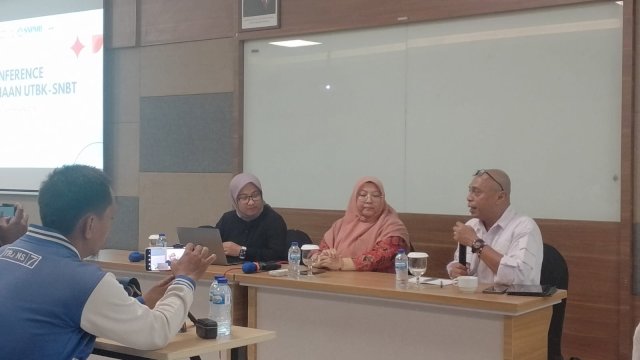 suasana press conference Laporan Pelakasnaan UTBK 2025Unhas. (Foto: Gita/HN)