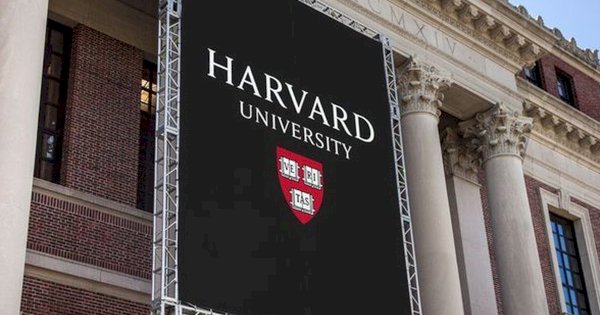 Hakim Tangguhkan Larangan Harvard Terima Mahasiswa Asing