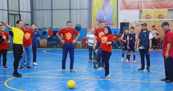 Tendangan Bola Bupati Barru Tandai Dibukanya Inimi Futsal Student 2025