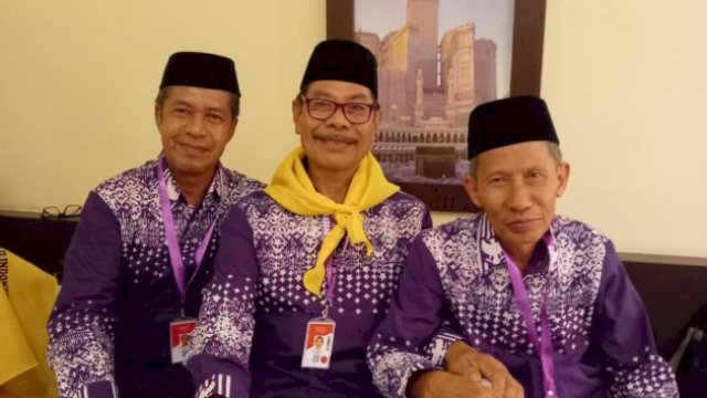 Ketua regu 3 kelompok 1 Anwar Salam (tengah), Muslimin Kambeh Manggalusi (kanan) dan Muhammad Nasir Karaeng Lingka (kiri) ||handover 