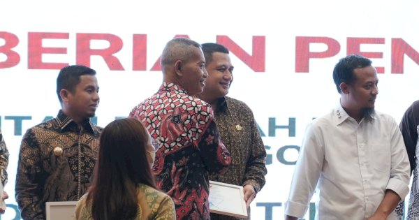 Pemkot Makassar Raih Penghargaan dari KPK Kategori ‘Terjaga’