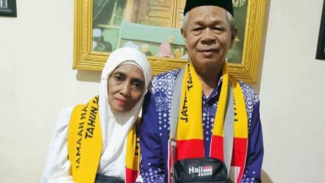 Almarhum A. Ambo Bennu bersama Istri Sebelum Berangkat ke Tanah Suci Mekah. Foto ist