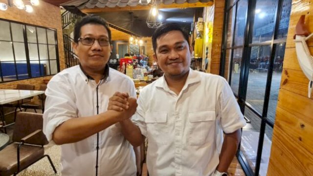 Yanuar Iswandy (kanan) saat salam komando dengan Hasbullah Laja ||handover