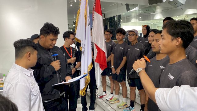 Sebanyak 68 pengurus Hipmi Run dilantik langsung oleh Ketua Hipmi Sulsel, Andi Amar Ma&rsquo;ruf Sulaiman. (Foto: Gita/HN)
