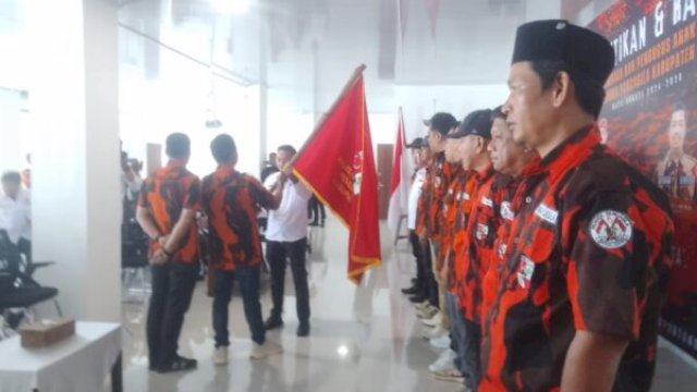 Ketua MPC PP Sinjai, Andi Adri, melantik pengurus baru Pemuda Pancasila Sinjai periode 2025 di Aula Perpustakaan Daerah ||irman@harian.news