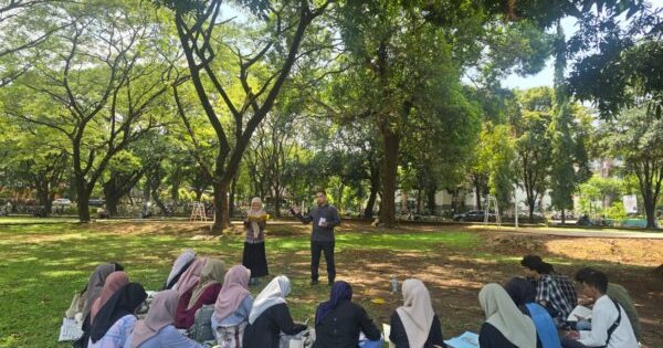 Taman UIN Alauddin Jadi Kelas Praktik Jurnalistik