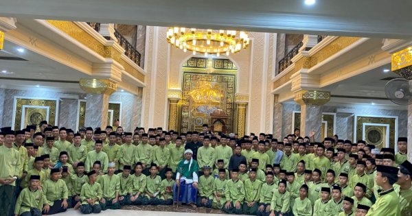 Cicit Ulama Kharismatik Bangkalan Pimpin Zikir dan Doa Bersama Ponpes Ilmul Yaqin Tompobulu