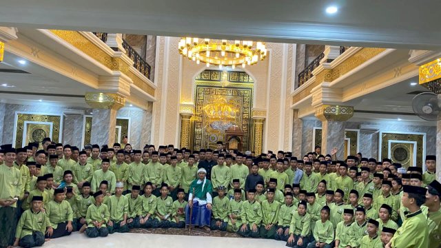 Cicit Ulama Kharismatik Bangkalan Pimpin Zikir dan Doa Bersama Ponpes Ilmul Yaqin Tompobulu